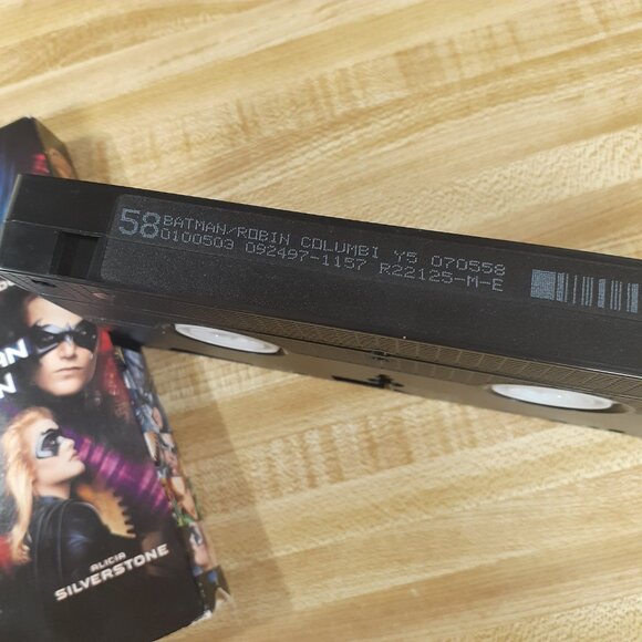 Batman & Robin VHS 1997 Clooney Schwarzenegger Joel Schumacher DC Comics 90s VTG - Picture 5 of 5